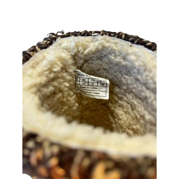 Ugg Kaylana Boots: womans 6 or kids 4 - Picture 6 of 7